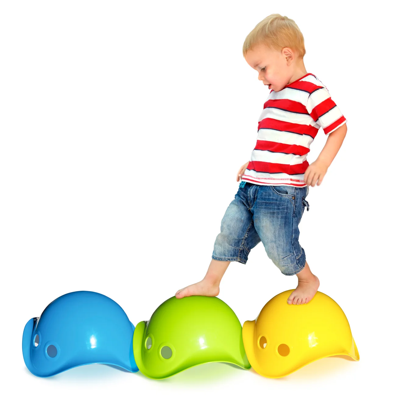 MOLUK Bilibo · Classic 12-piece assortment — Children exploring a path made with classic-colour Bilibo shells.